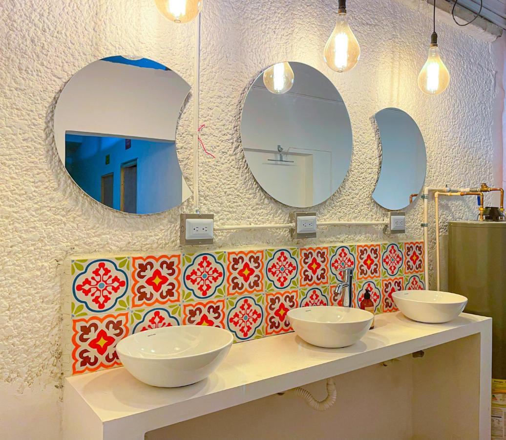 Baku Laureles Hostel 메딜린 외부 사진