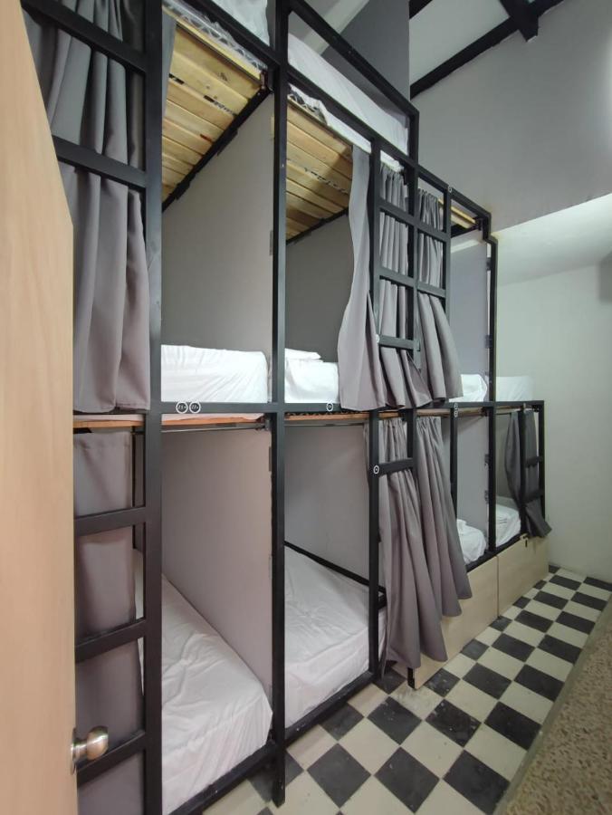 Baku Laureles Hostel 메딜린 외부 사진