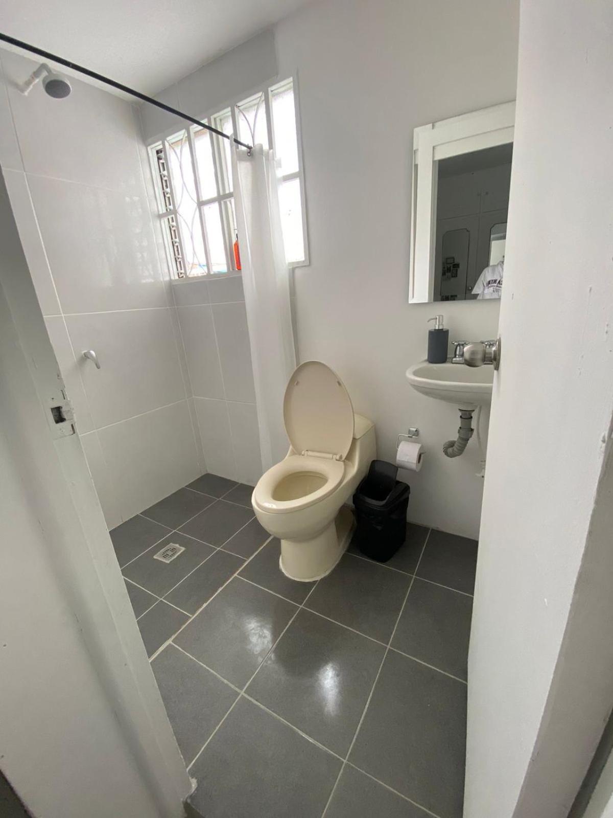 Baku Laureles Hostel 메딜린 외부 사진