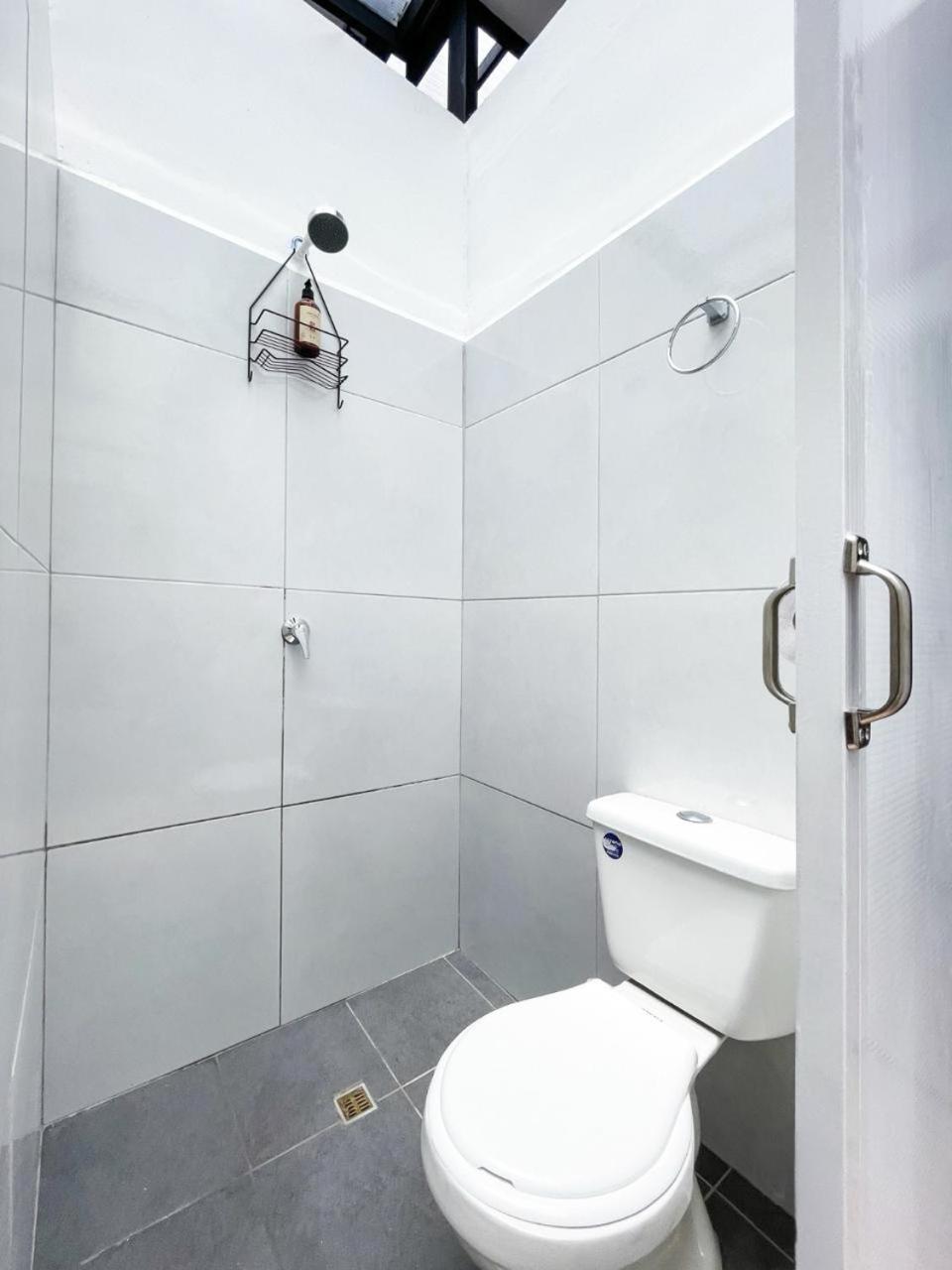 Baku Laureles Hostel 메딜린 외부 사진